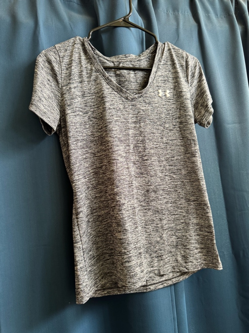 Under Armour Women's Gray Heather V-Neck Short Sleeve Performance Tee